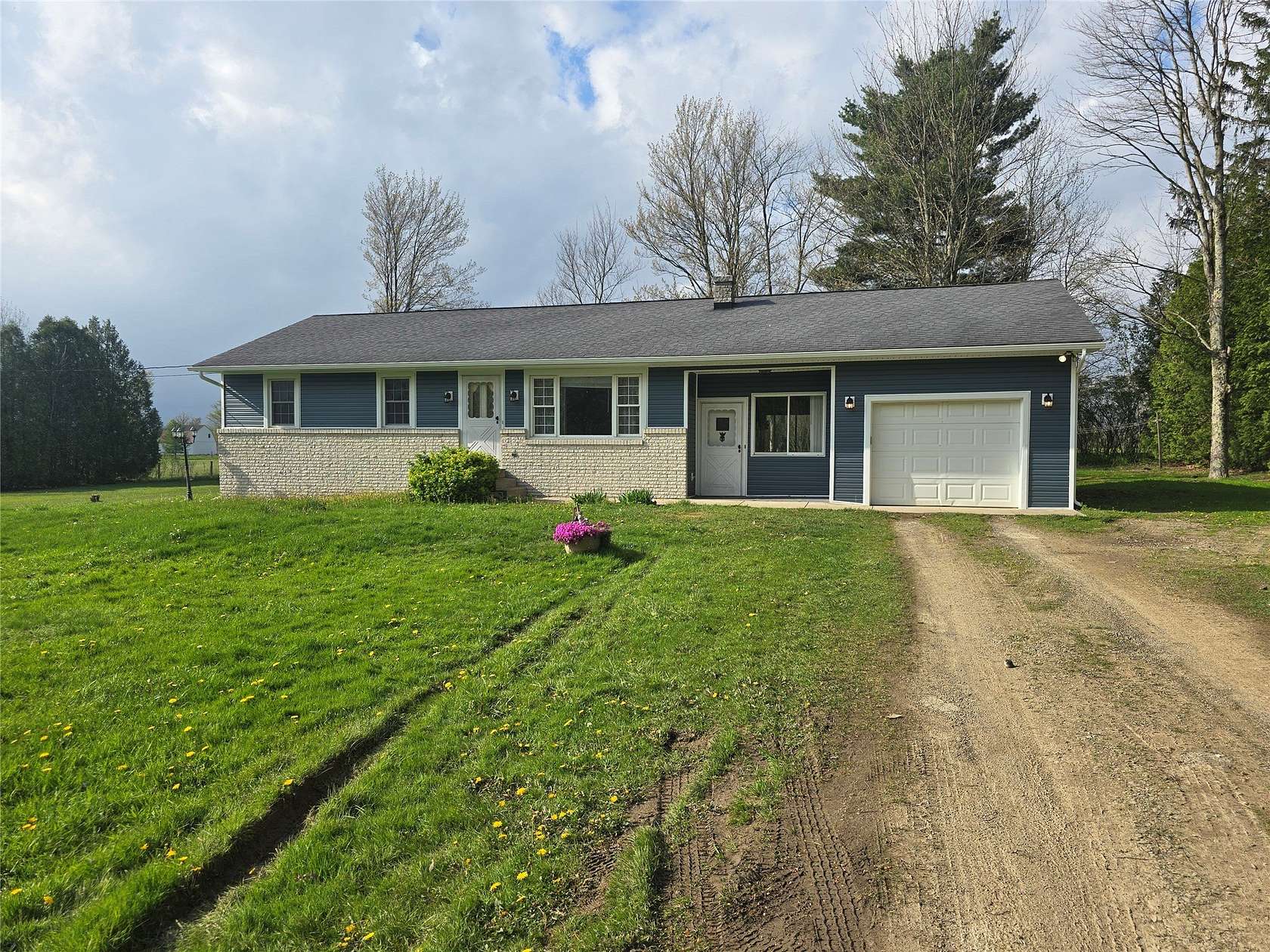 2.33 Acres of Land with Home for Sale in Union City, Pennsylvania