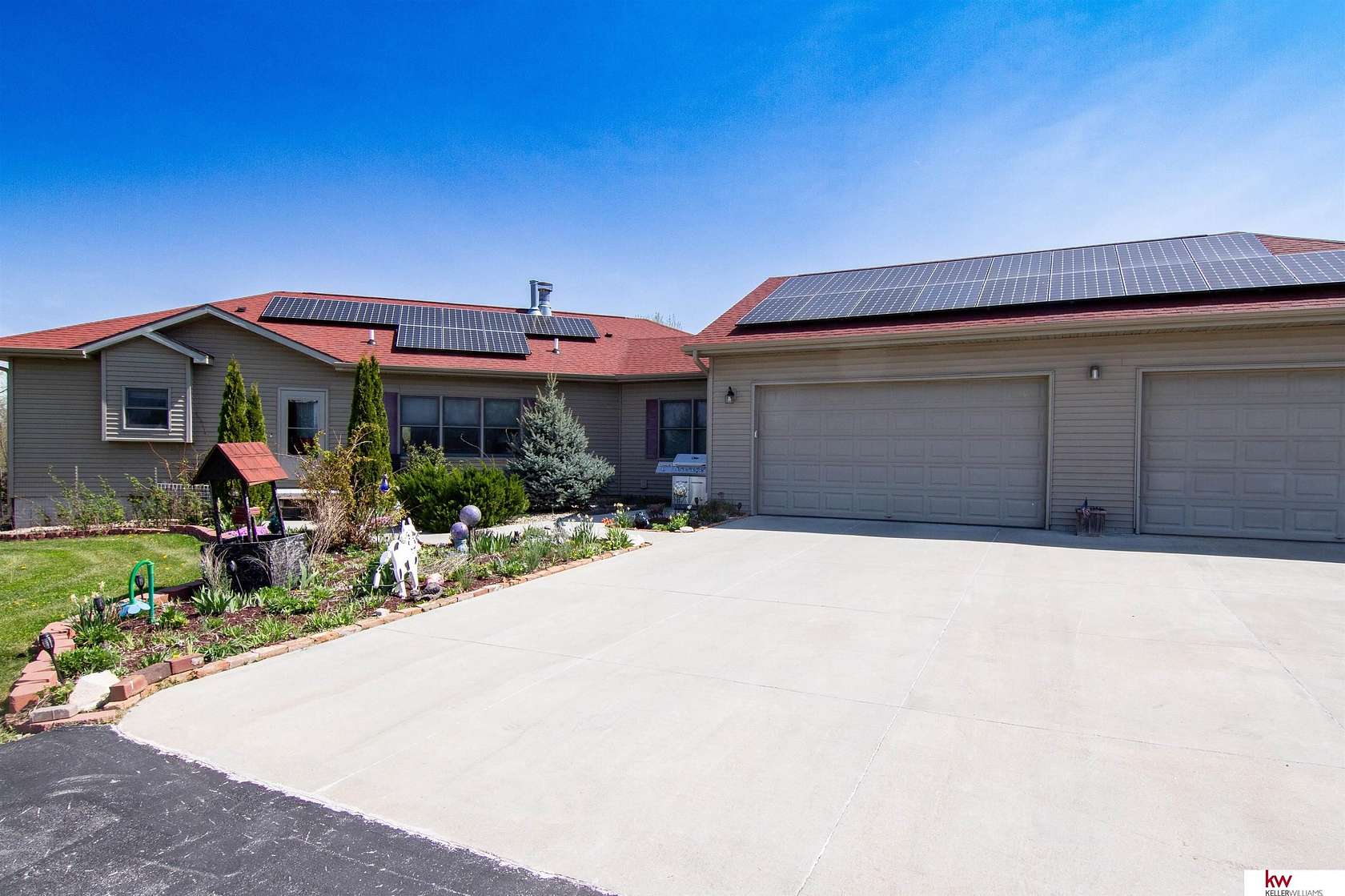 8.27 Acres of Land with Home for Sale in Hastings, Iowa
