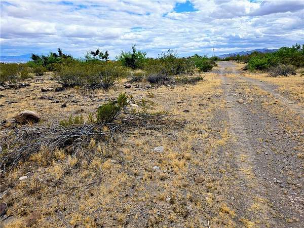 2.27 Acres of Residential Land for Sale in Golden Valley, Arizona