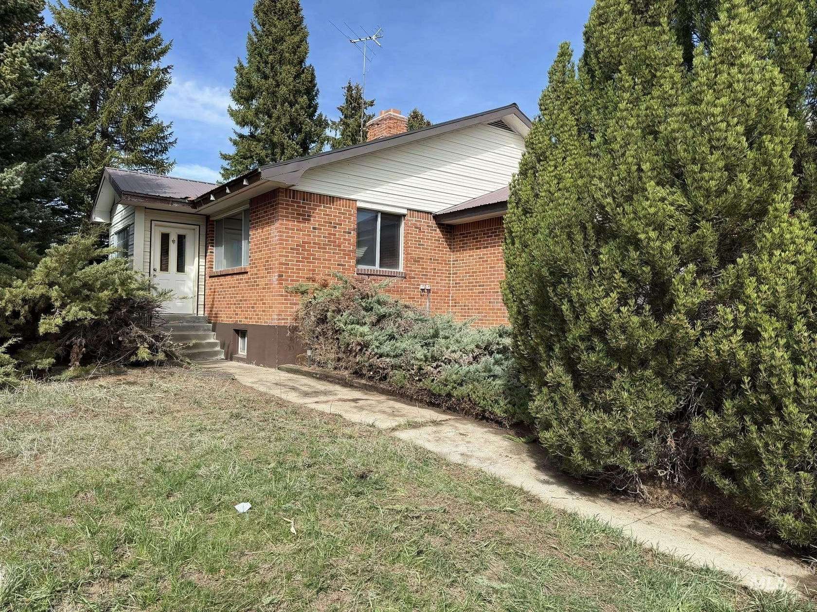 15.2 Acres of Recreational Land with Home for Auction in Cascade, Idaho