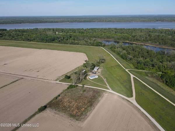 2,085 Acres of Land with Home for Sale in Tallulah, Louisiana