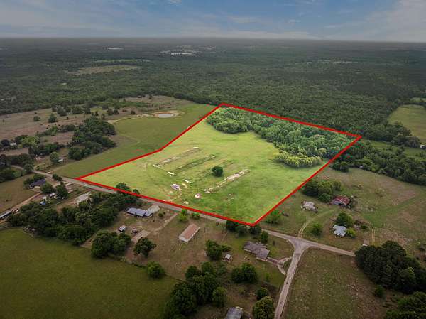 34 Acres of Recreational & Residential Land for Sale in Pittsburg, Texas