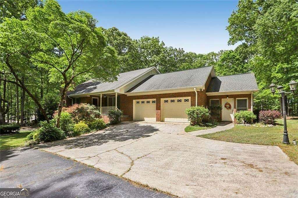 9.5 Acres of Land with Home for Sale in Hampton, Georgia