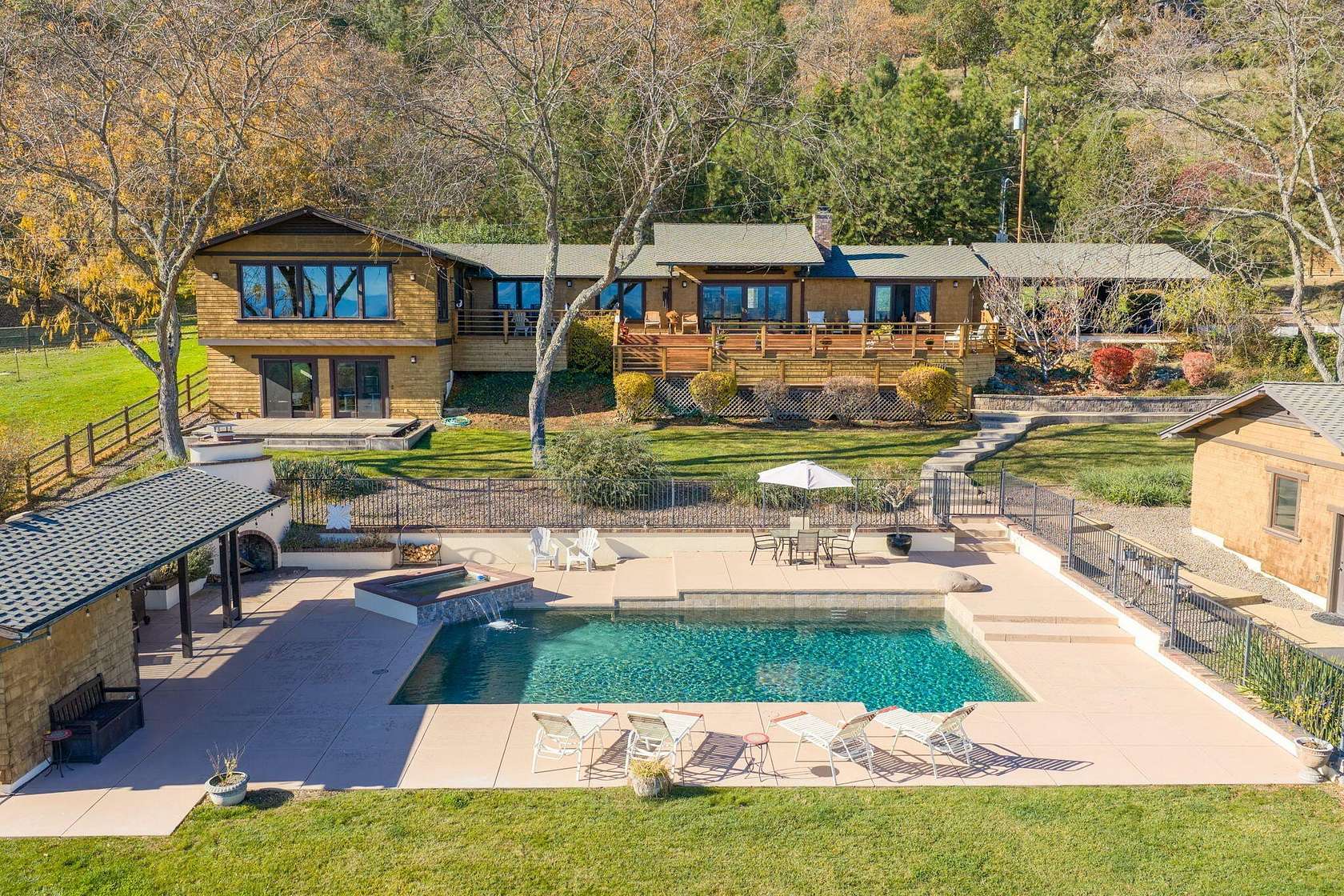 6 Acres of Land with Home for Sale in Medford, Oregon