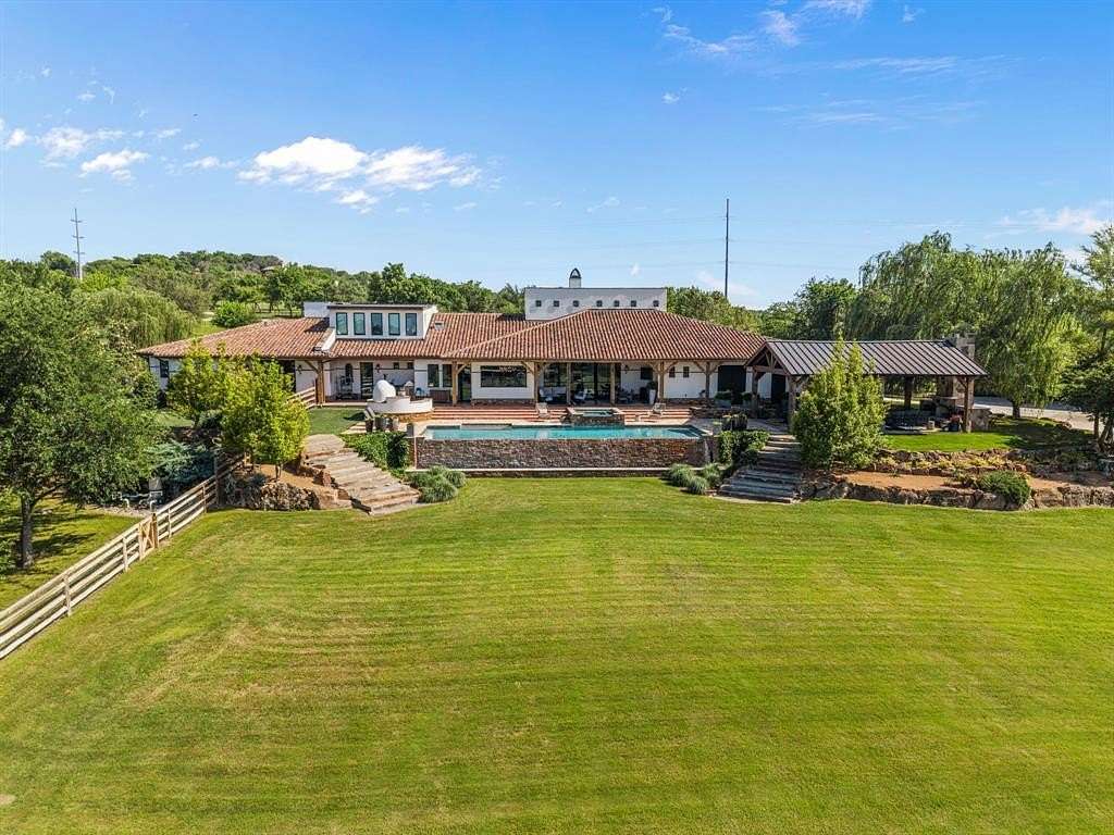 14 Acres of Land with Home for Sale in Fort Worth, Texas