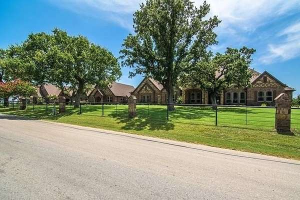 13 Acres of Land with Home for Sale in Decatur, Texas