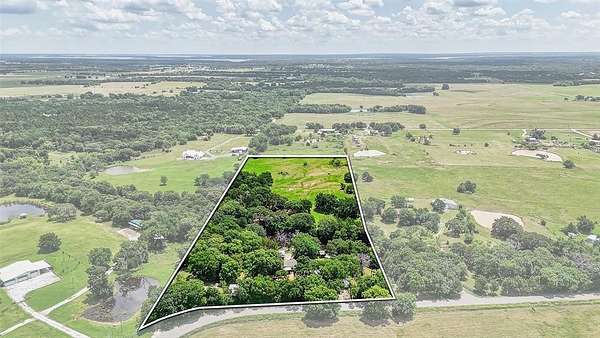 10.3 Acres of Land with Home for Sale in Whitesboro, Texas