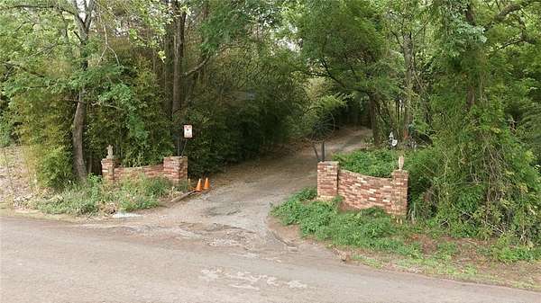 66.7 Acres of Land with Home for Sale in Malakoff, Texas