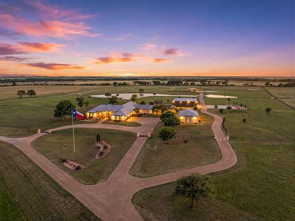 206 Acres of Land with Home for Sale in Abbott, Texas
