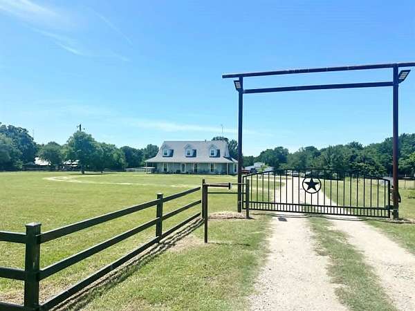 15.4 Acres of Land with Home for Sale in Scurry, Texas