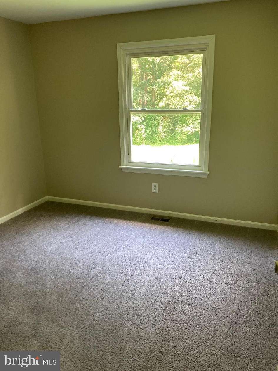 4.42 Acres of Land with Home for Lease in Stafford, Virginia