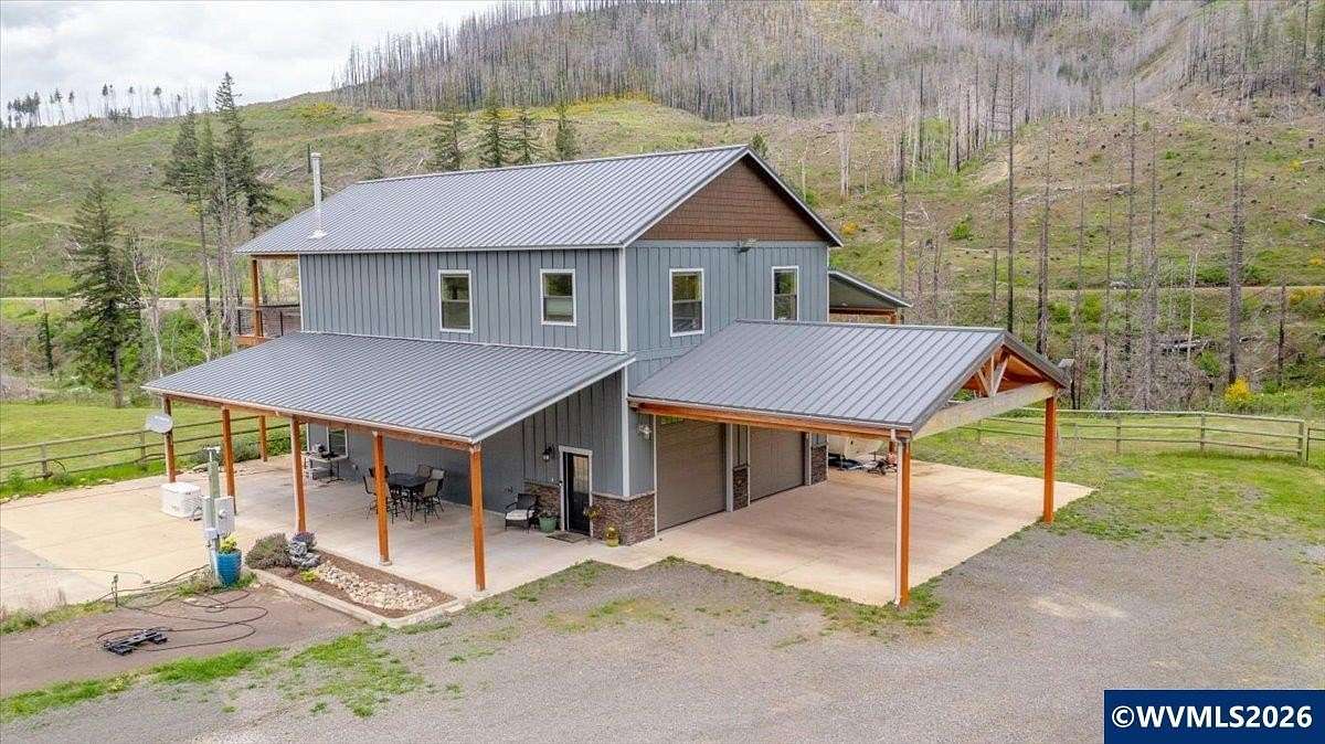 27 Acres of Land with Home for Sale in Gates, Oregon
