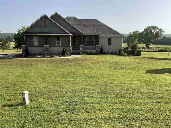 17.1 Acres of Land with Home for Sale in Greenbrier, Arkansas