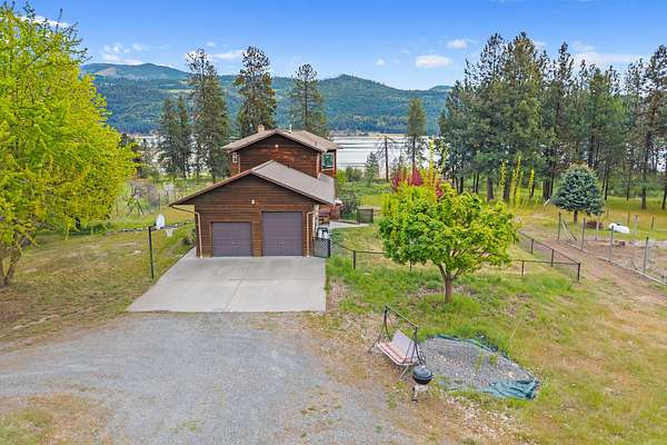 5.59 Acres of Land with Home for Sale in Kettle Falls, Washington