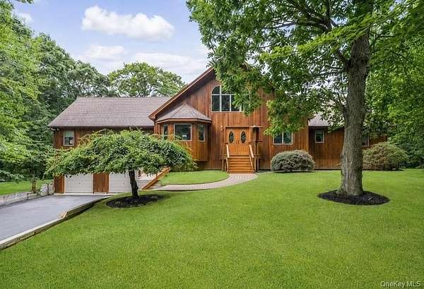1.56 Acres of Land with Home for Sale in Baiting Hollow, New York
