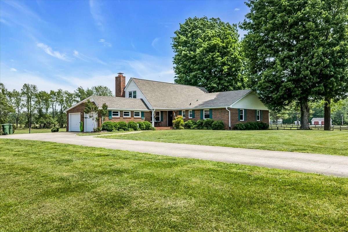 5 Acres of Land with Home for Sale in Clarksville, Tennessee