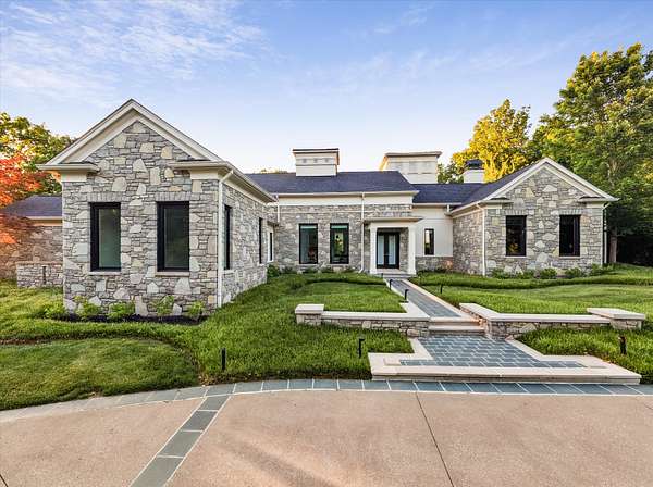 1.63 Acres of Land with Home for Sale in Brentwood, Tennessee