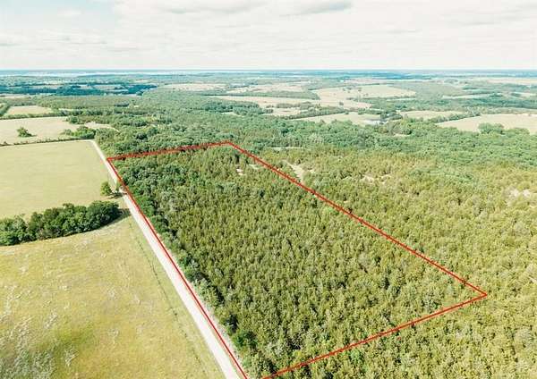 10 Acres of Land for Sale in Honey Grove, Texas