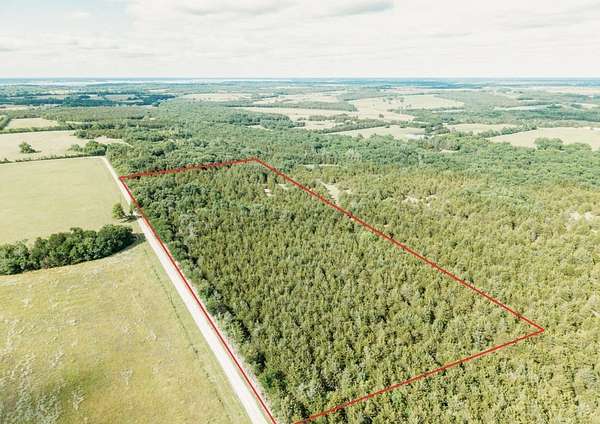 10 Acres of Land for Sale in Honey Grove, Texas