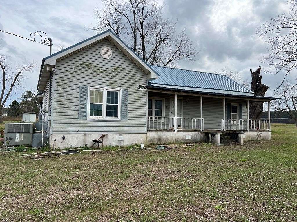 7.78 Acres of Land with Home for Sale in Fitzgerald, Georgia
