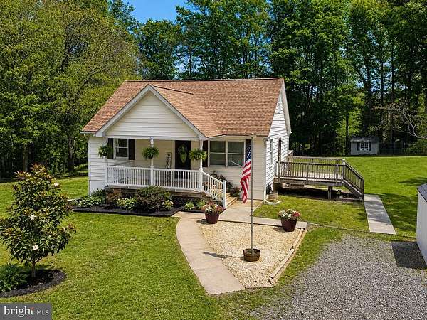 1.89 Acres of Land with Home for Sale in Jeffersonton, Virginia