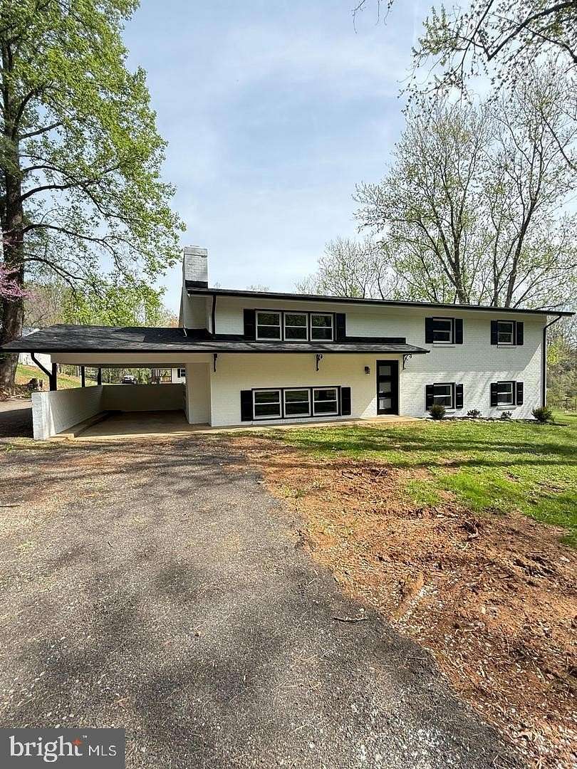 2 Acres of Land with Home for Lease in Warrenton, Virginia