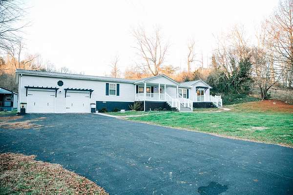 4.25 Acres of Land with Home for Sale in Duffield, Virginia