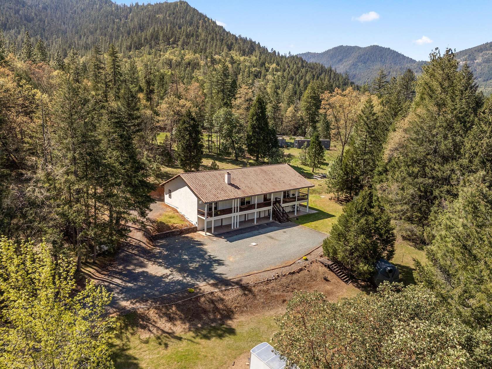 9 Acres of Land with Home for Sale in Rogue River, Oregon