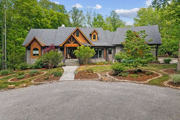 12 Acres of Land with Home for Sale in Franklin, Tennessee