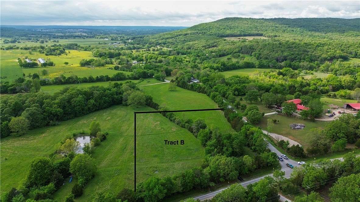 5 Acres of Residential Land for Sale in Prairie Grove, Arkansas