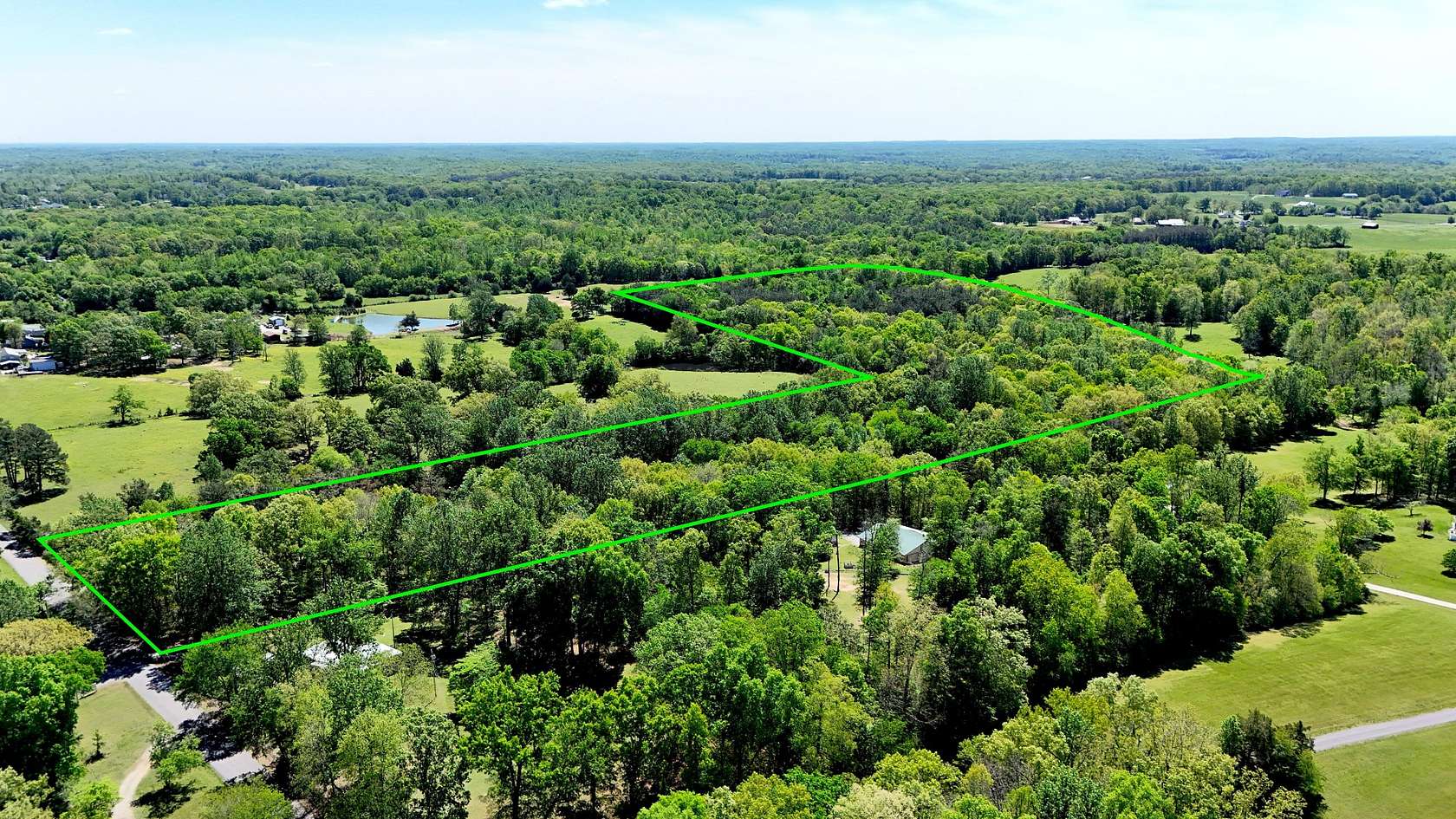 21 Acres of Land for Sale in Dickson, Tennessee