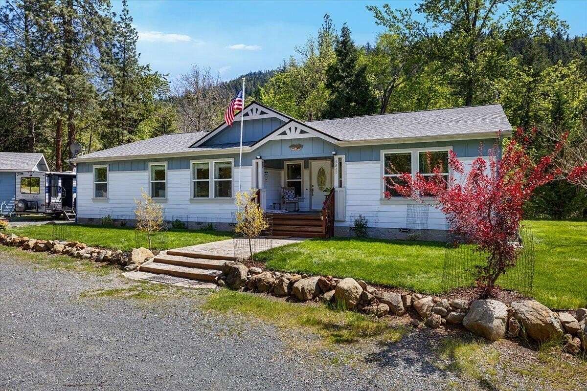 2.18 Acres of Land with Home for Sale in Grants Pass, Oregon