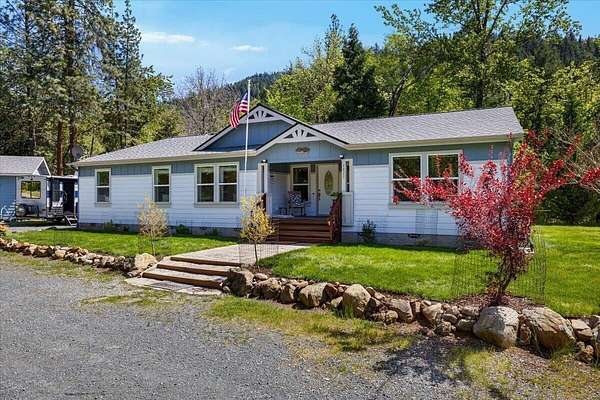 2.18 Acres of Land with Home for Sale in Grants Pass, Oregon