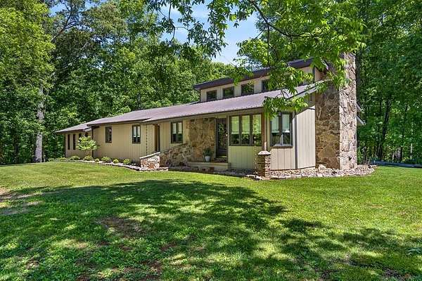 15 Acres of Land with Home for Sale in Sparta, Tennessee