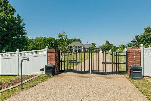 10.3 Acres of Land with Home for Sale in Mount Juliet, Tennessee