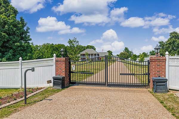 10.3 Acres of Land with Home for Sale in Mount Juliet, Tennessee
