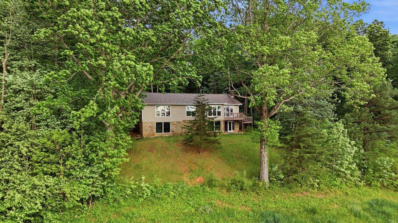 1.5 Acres of Land with Home for Sale in London, Kentucky