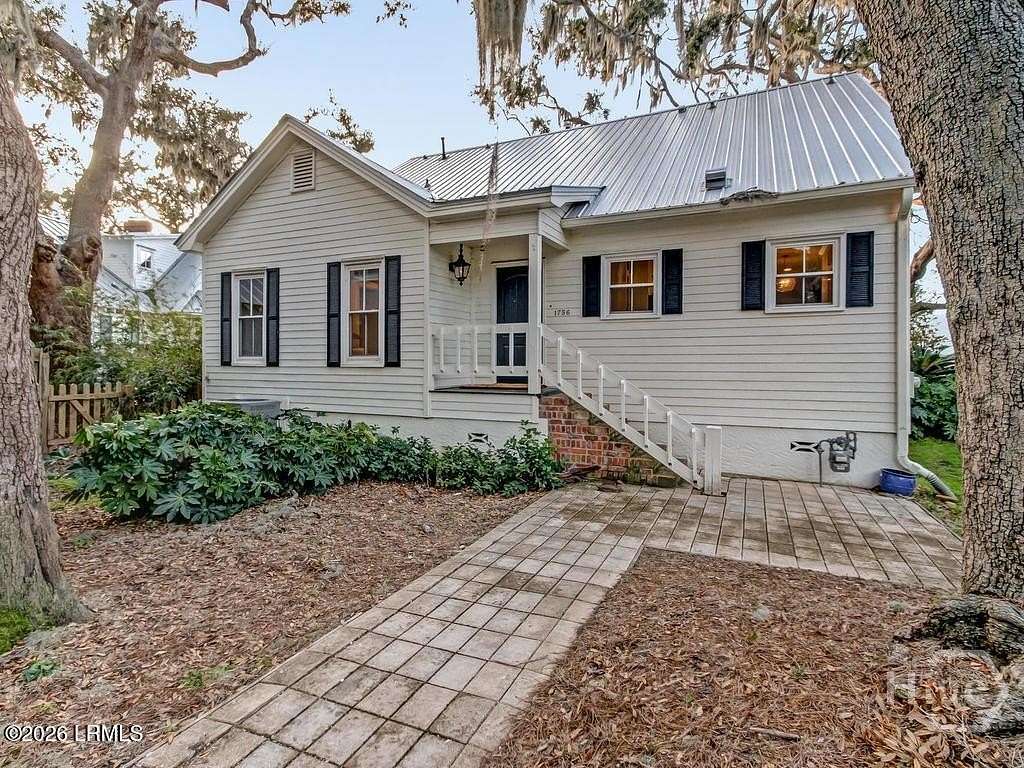 1.62 Acres of Land with Home for Sale in Savannah, Georgia