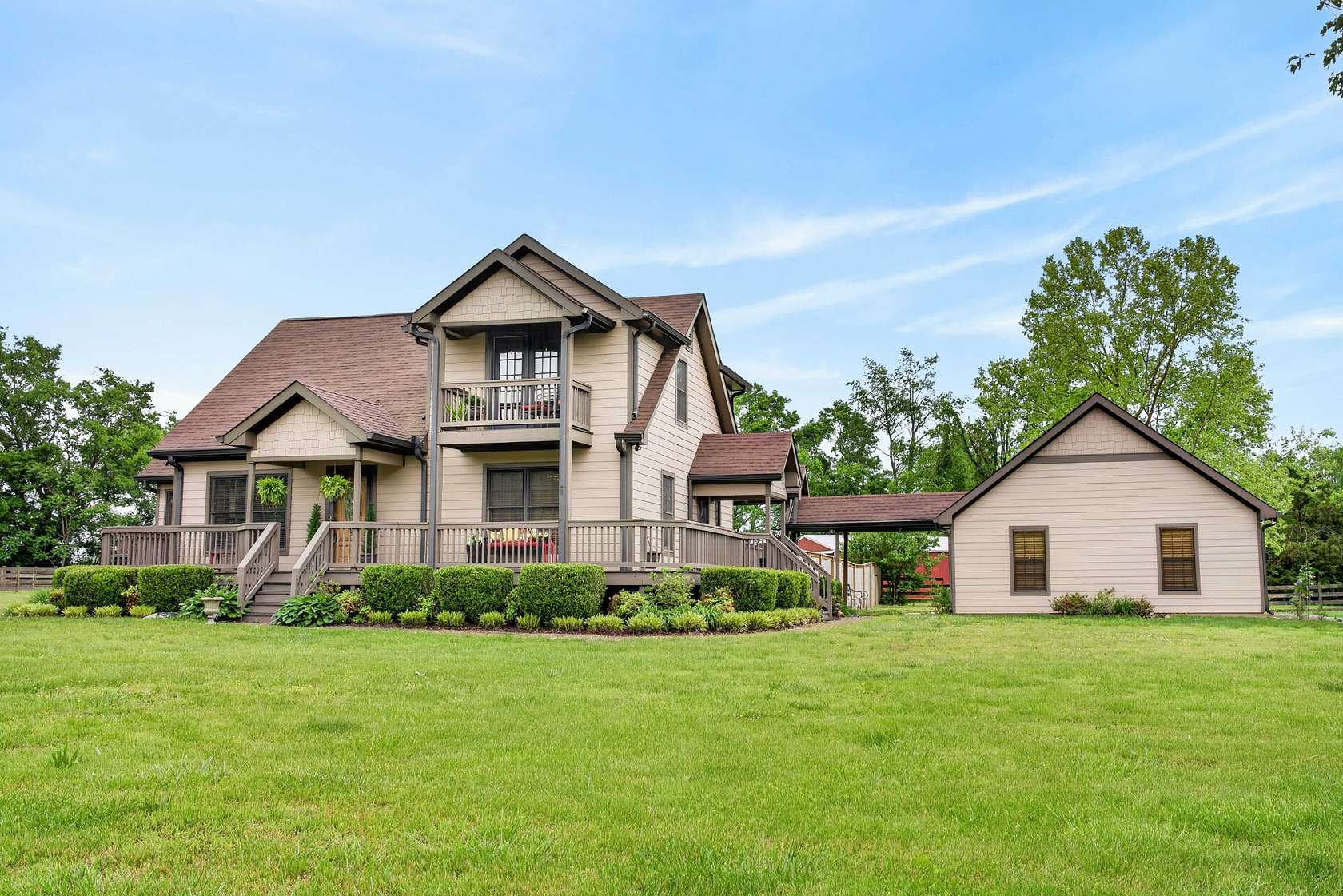 6.8 Acres of Land with Home for Sale in Cottontown, Tennessee