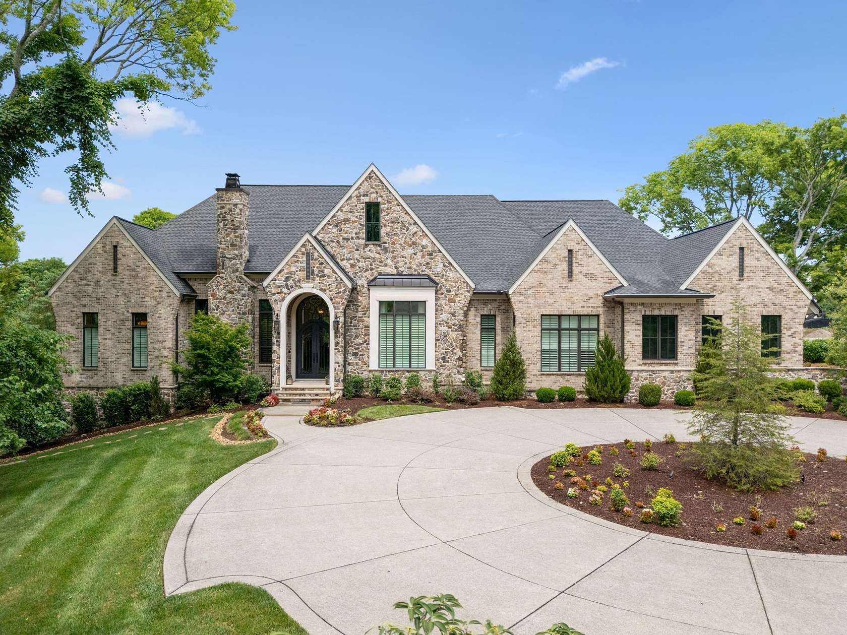 1.65 Acres of Land with Home for Sale in Brentwood, Tennessee
