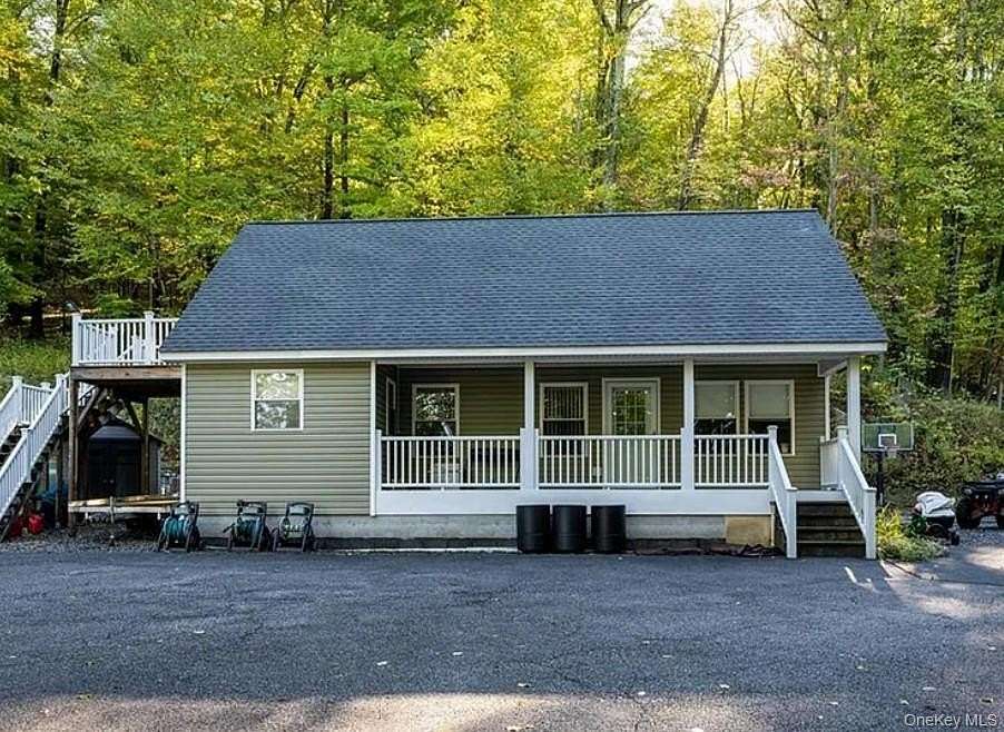 4.6 Acres of Land with Home for Lease in Putnam Valley, New York