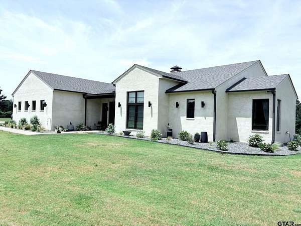 10 Acres of Land with Home for Sale in Flint, Texas