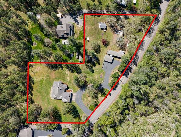 2.25 Acres of Land with Home for Sale in Grants Pass, Oregon