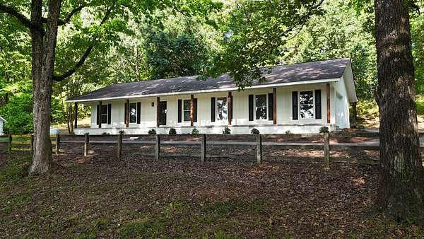9 Acres of Land with Home for Sale in Grenada, Mississippi