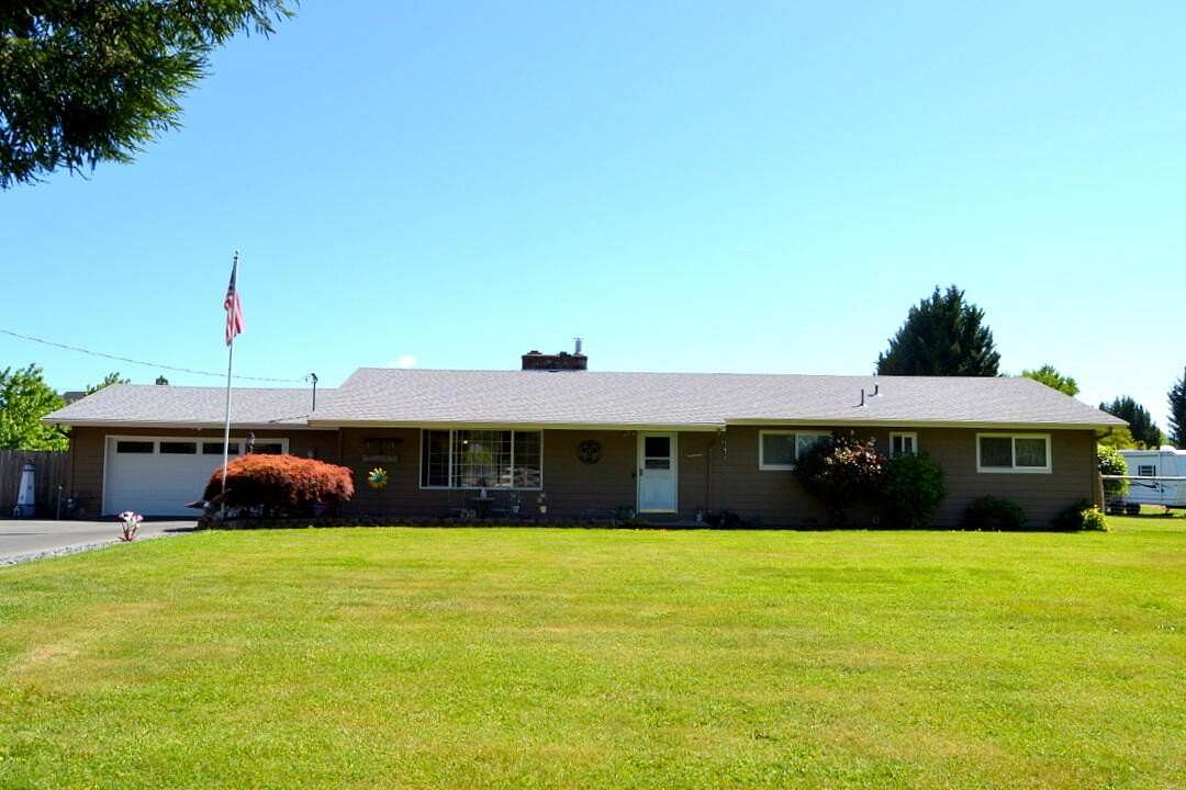 2 Acres of Land with Home for Sale in Grants Pass, Oregon