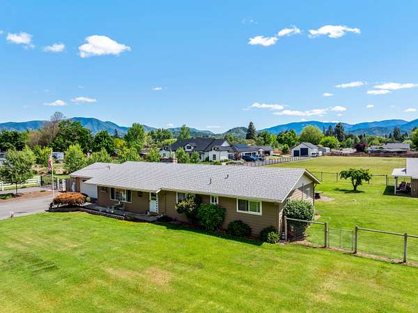 2 Acres of Land with Home for Sale in Grants Pass, Oregon