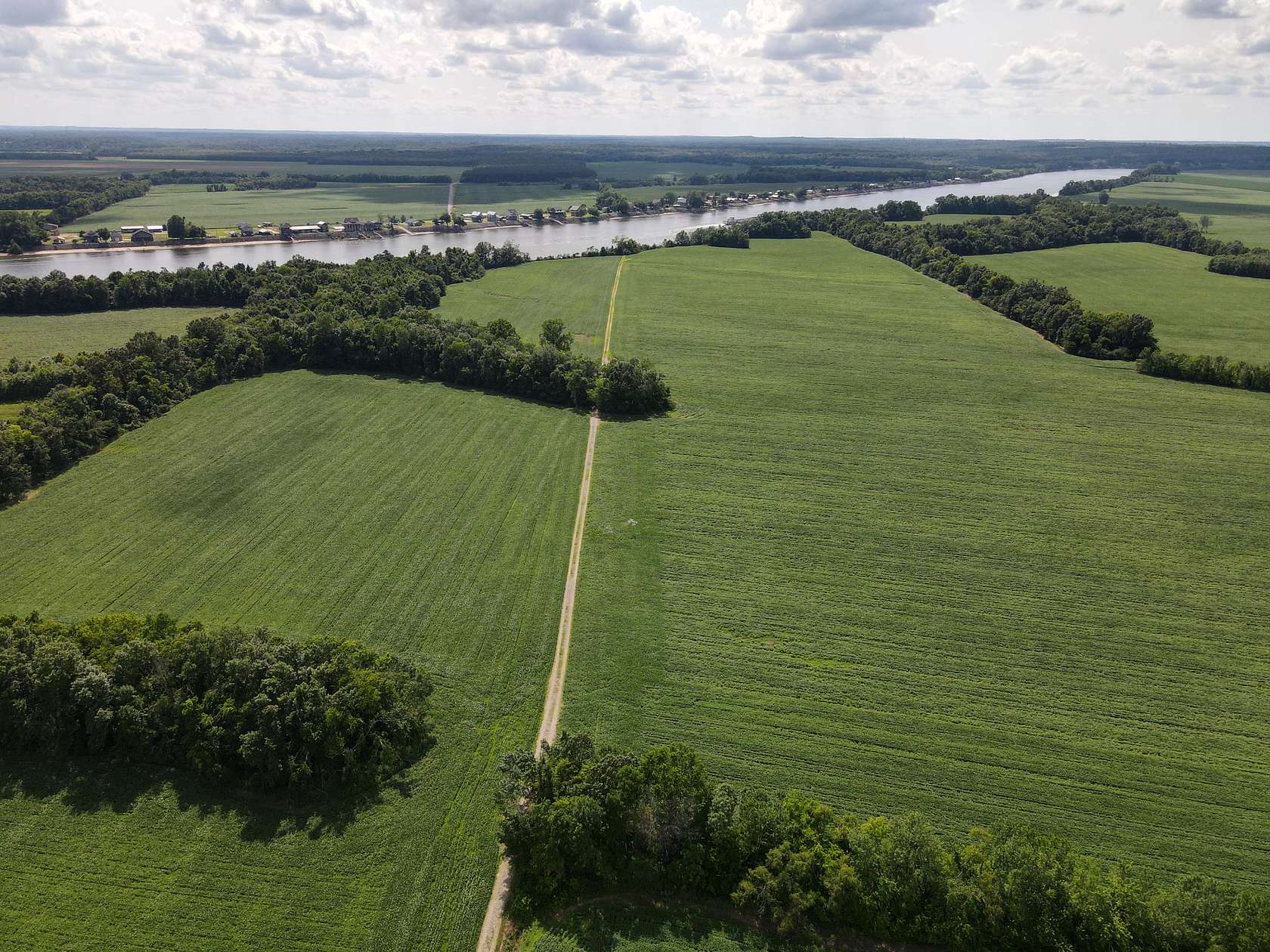 700 Acres of Land for Sale in Savannah, Tennessee