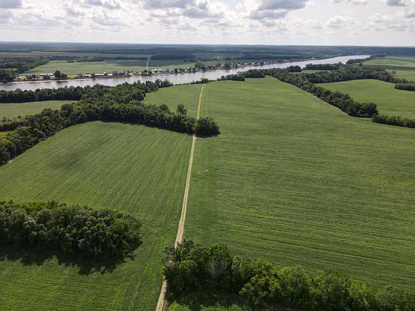 700 Acres of Land for Sale in Savannah, Tennessee