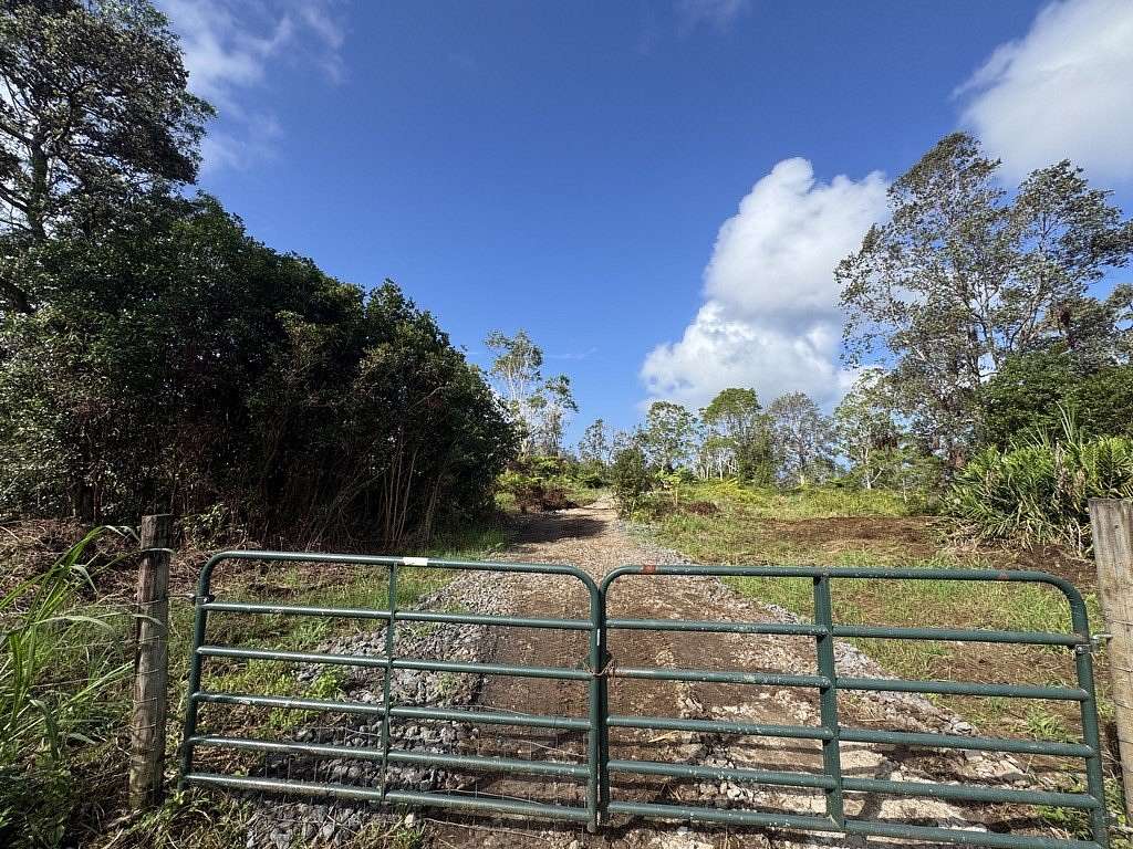 5 Acres of Residential Land for Sale in Holualoa, Hawaii