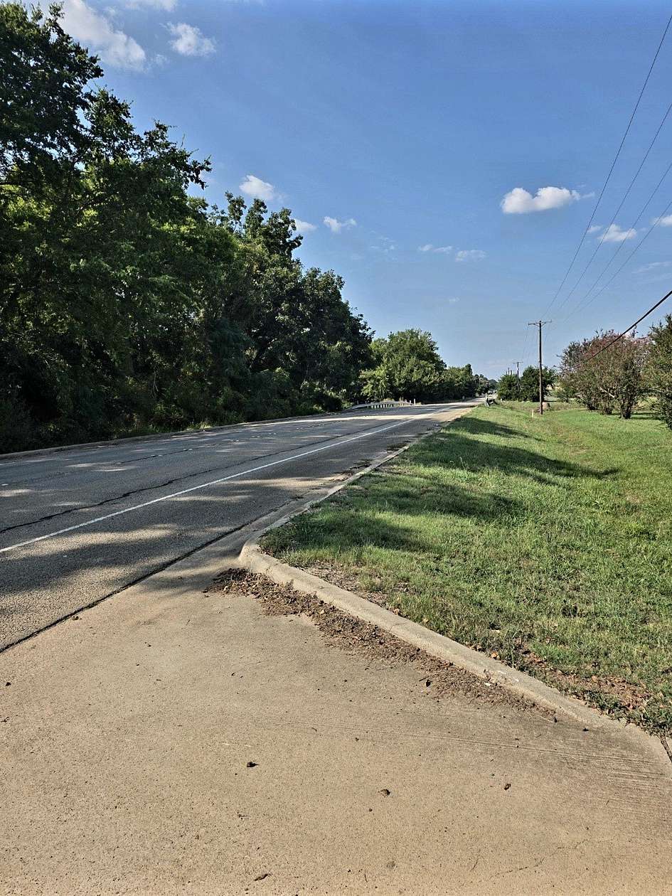 11.2 Acres of Land for Sale in Paris, Texas